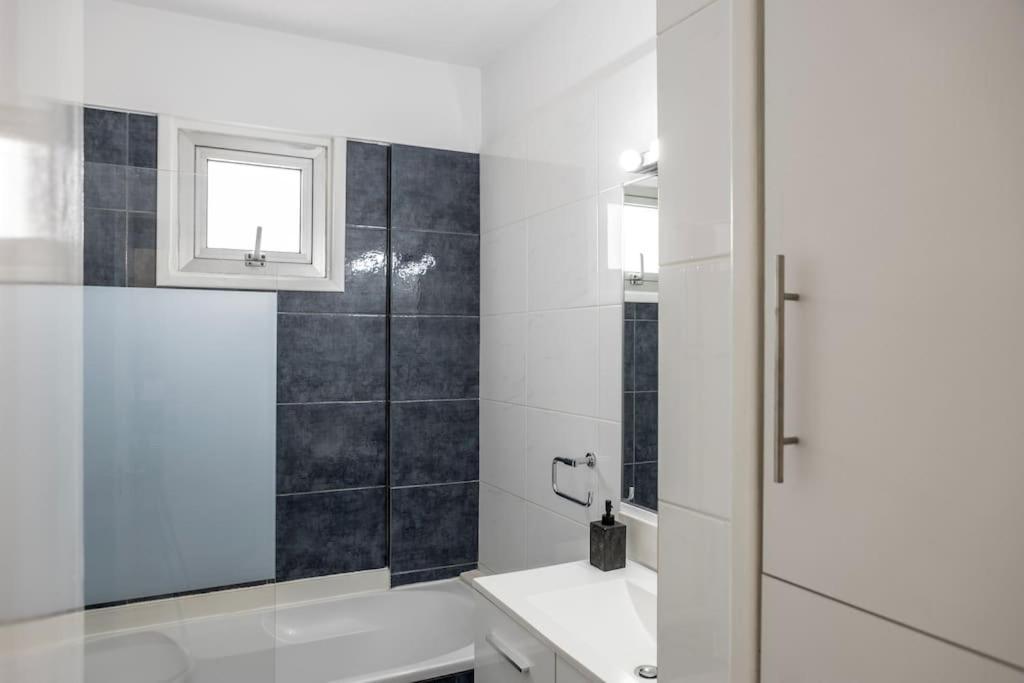 Luxurious Bright & Stylish 2Br With Office In Nicosia Nicósia Exterior foto